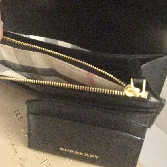 Burberry Wallet w/ Cardholder - Picture 6 of 8